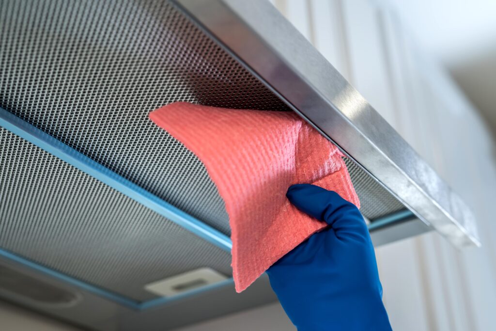 female-hand-rubber-protective-a-a-leaning-cooker-hood-with-rag-kitchen (1)-min
